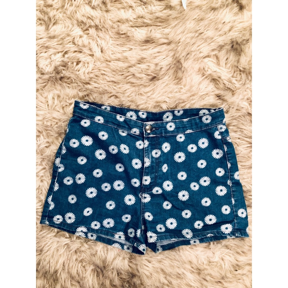 Daisy flower denim shorts